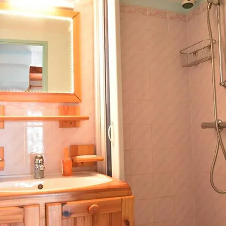 : Mezzanine Confort, Parking Prive, Proche Commerces Et Plages - Fr-1-229-891 * Gruissan